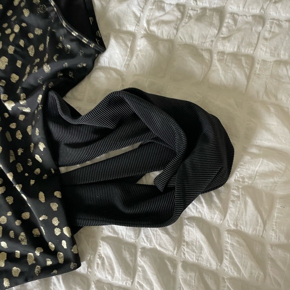 Beach Riot Carlie leopard for one shoulder wrap swimsuit - Picture 9 of 11